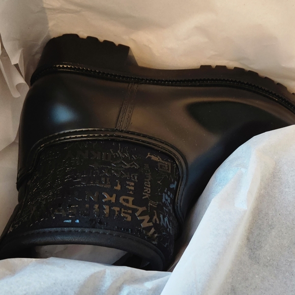 DKNY- Size 9- RAINY COLD WEATHER ANKLE WINTER & SNOW BOOTS - Picture 6 of 6